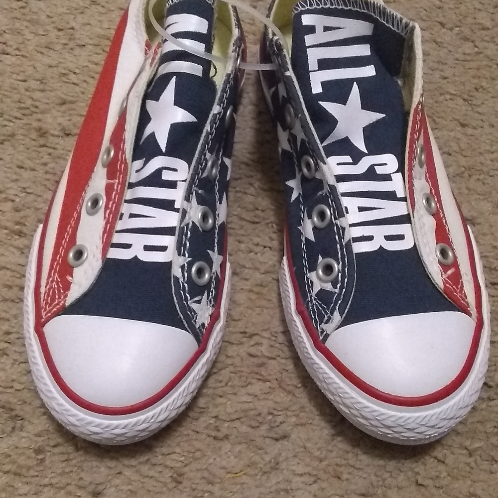 Converses Shoes size 2 (big boy)